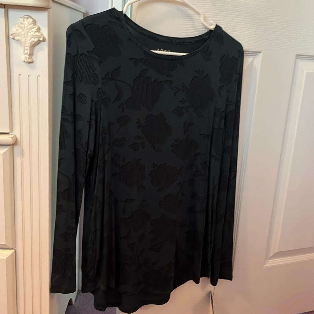 APT. 9 Black and Dark Green Floral Women's Top